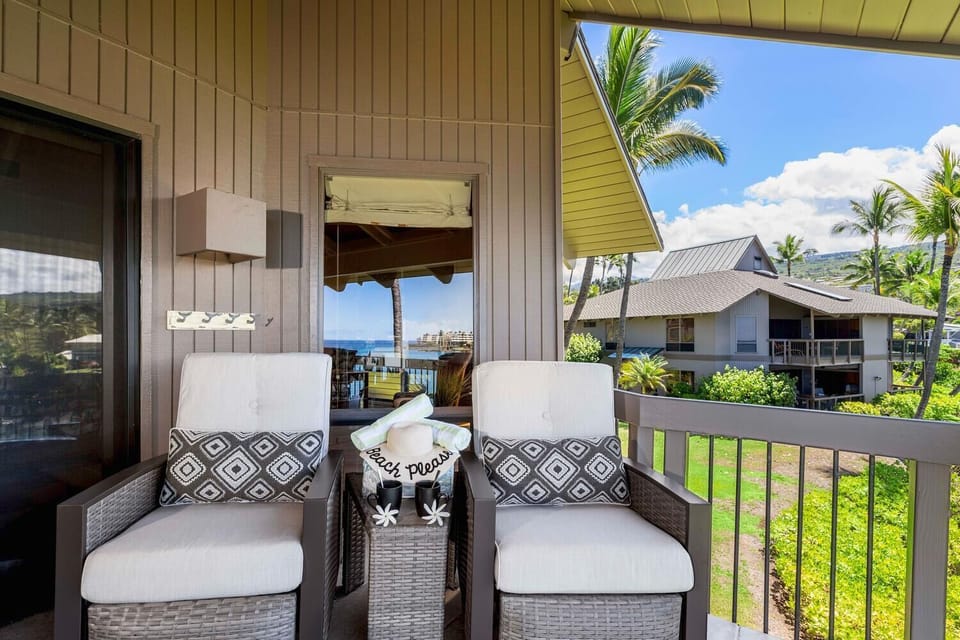 Start your morning here with Kona coffee as the bay slowly comes to life.