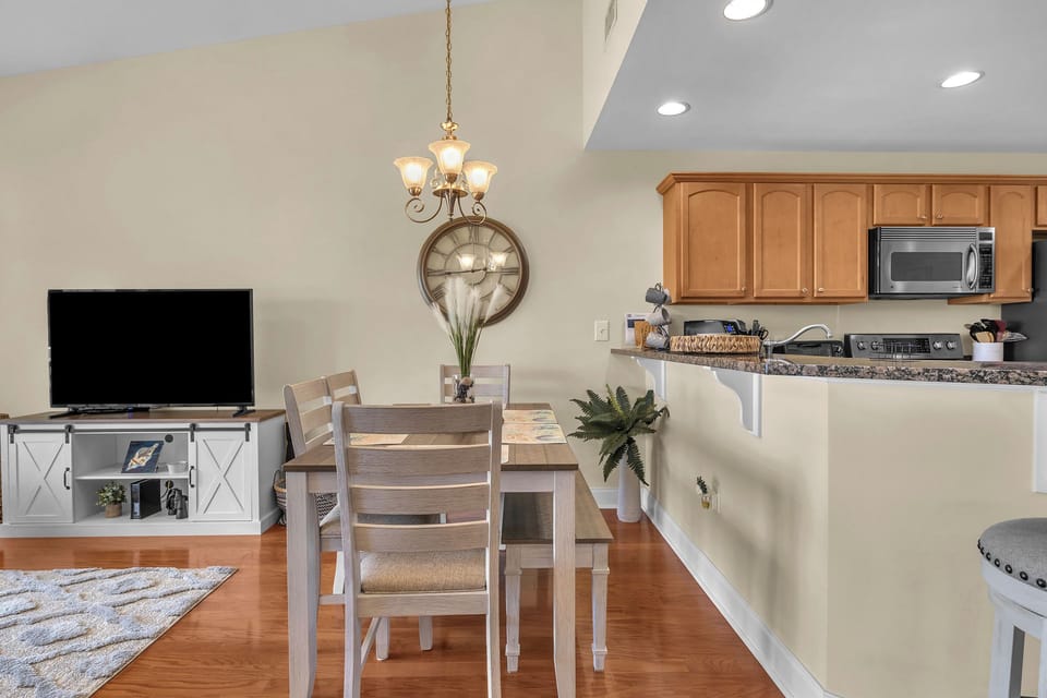 Dining Area - Southeast