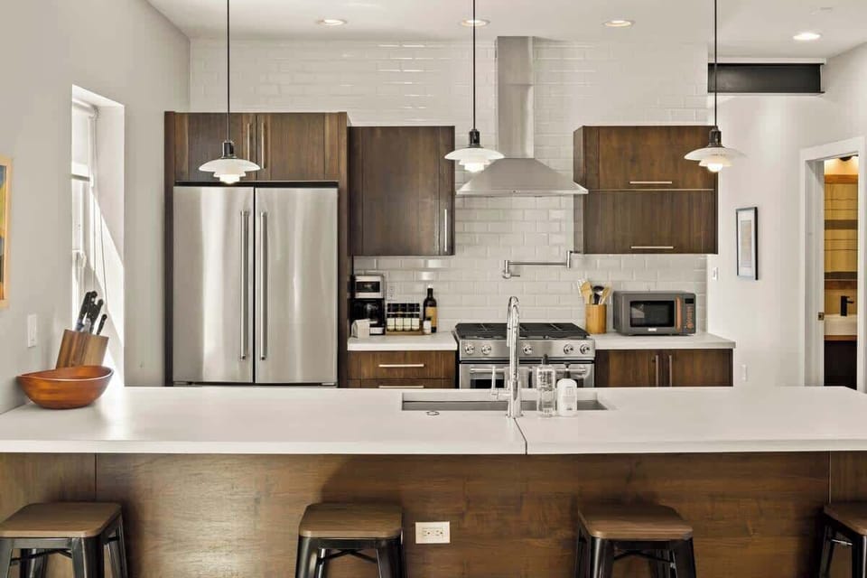 Bar seating with 4 stools at the kitchen island