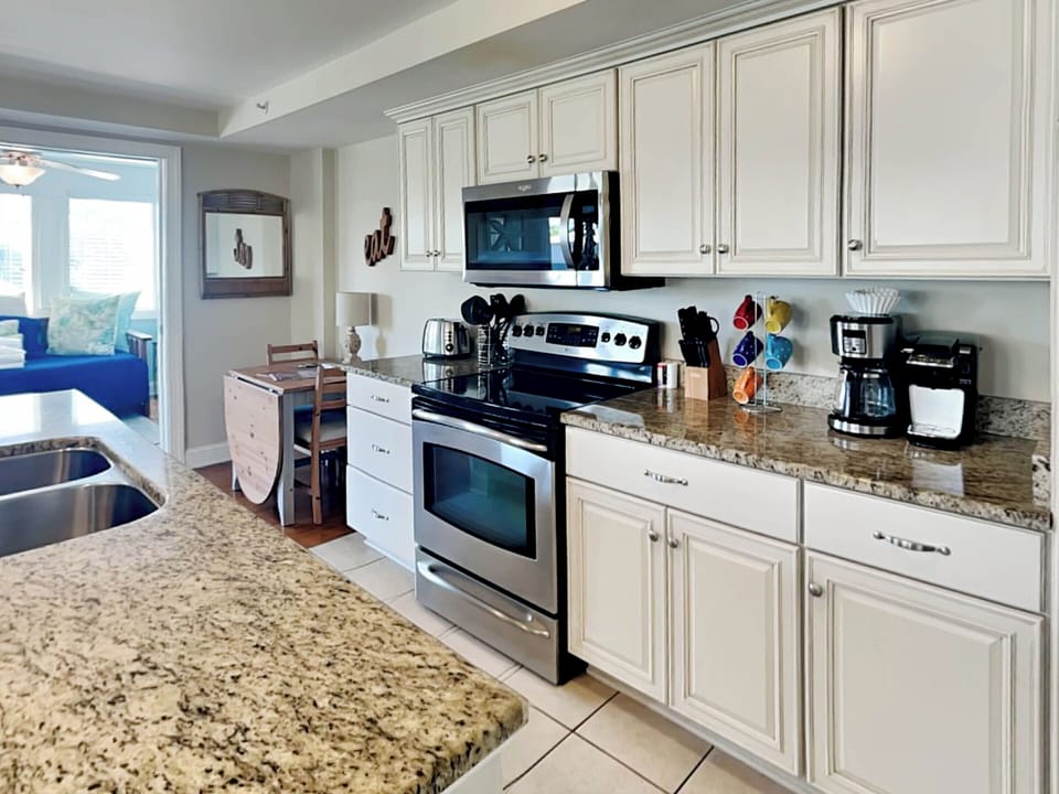 Full Kitchen - Stainless Steel Appliances
