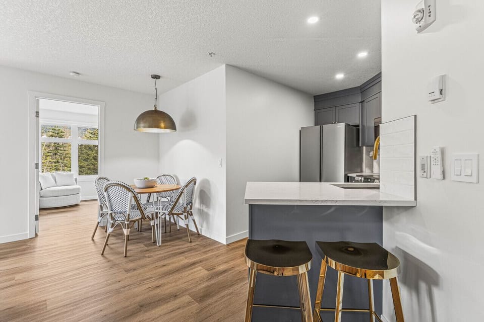 Comfortable seating for 6 people to dine in