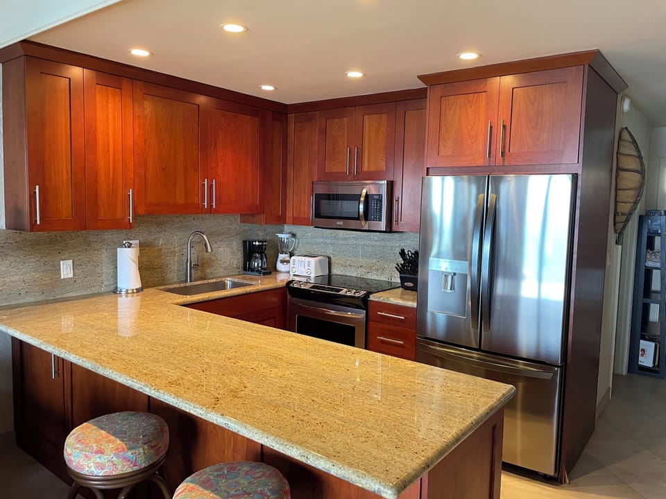 Beautiful well stocked kitchen! 