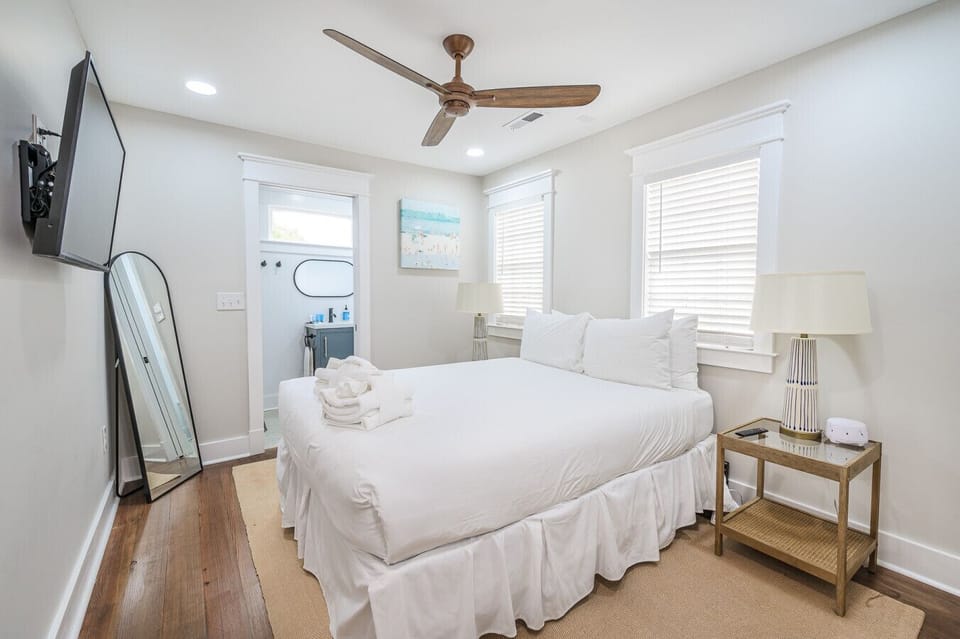 Second Floor Queen Bedroom #6
