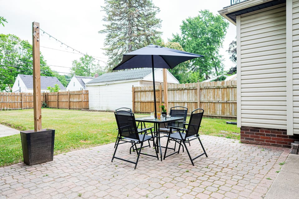 Dine outside in the fully fenced backyard.
