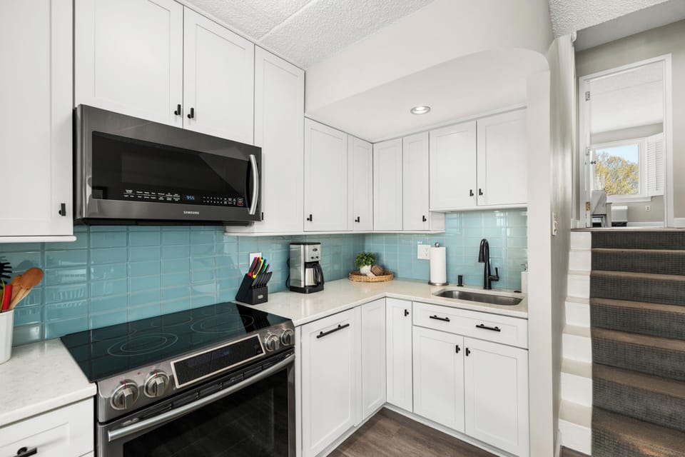 Main Level,KITCHEN,
