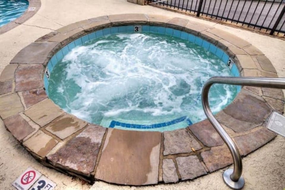 Golf View Resort hot tub.