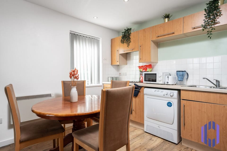 Dining area. Fully equipped with cutlery, crockery and glassware.