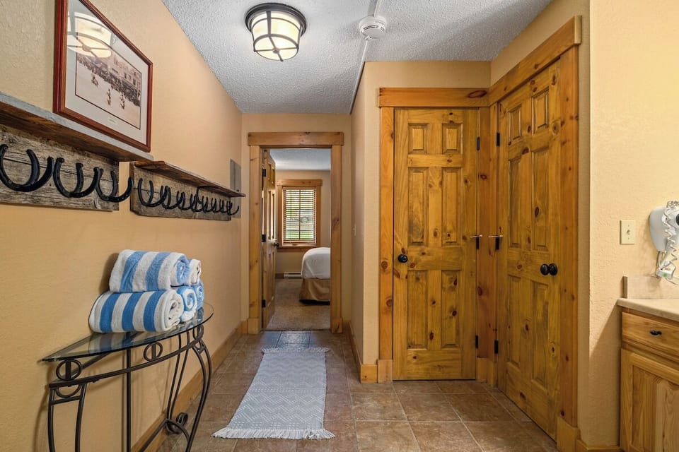 Hallway, towels, closets, hooks