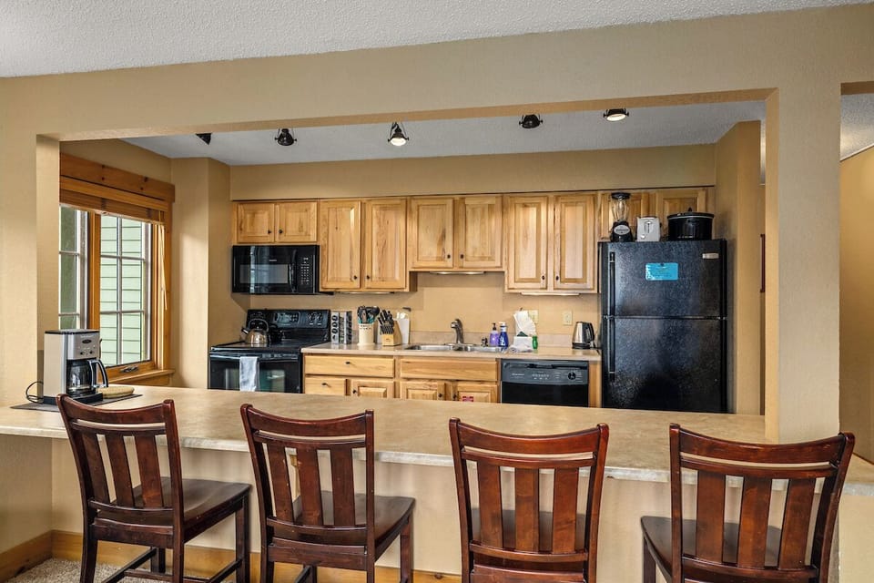 Countertop bar, 4 chairs