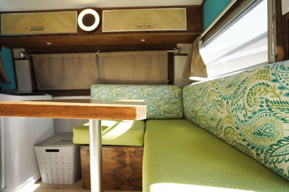 Dining table/workspace