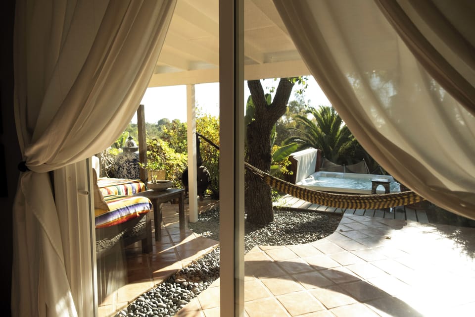 Access the jacuzzi from the master's bedroom
