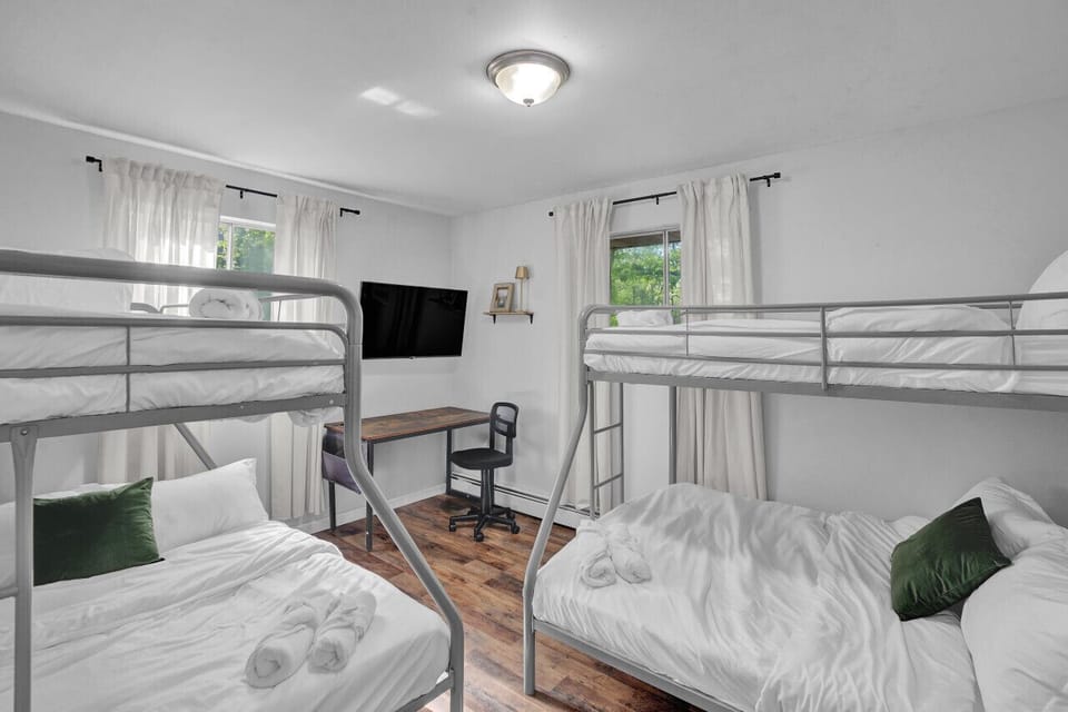 Sleeps 6! 2 bunk beds that are Twin over Full!