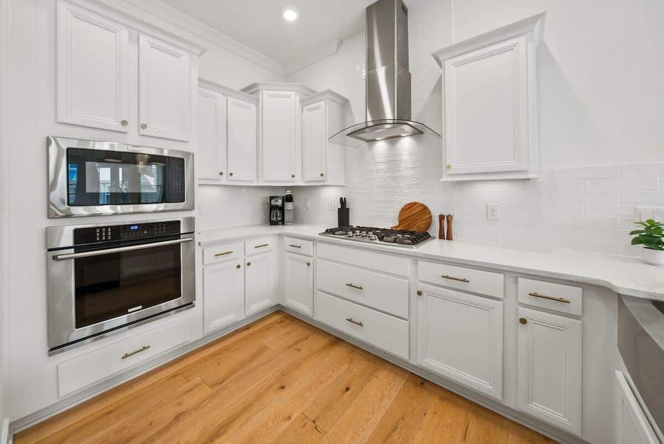 Gourmet kitchen is perfect for cooking meals at home!