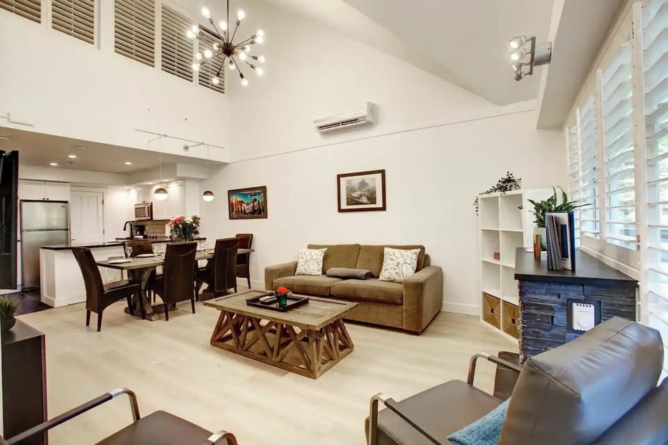 Large open concept living room & dining room with seating for 6
