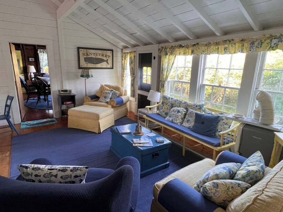 Main family room off kitchen