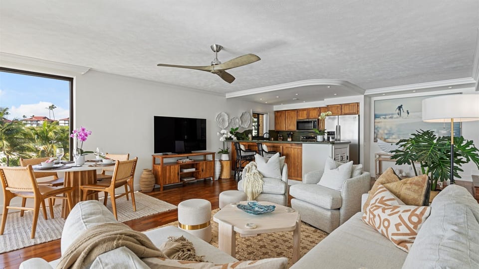 Living and dining area - flat screen TV
