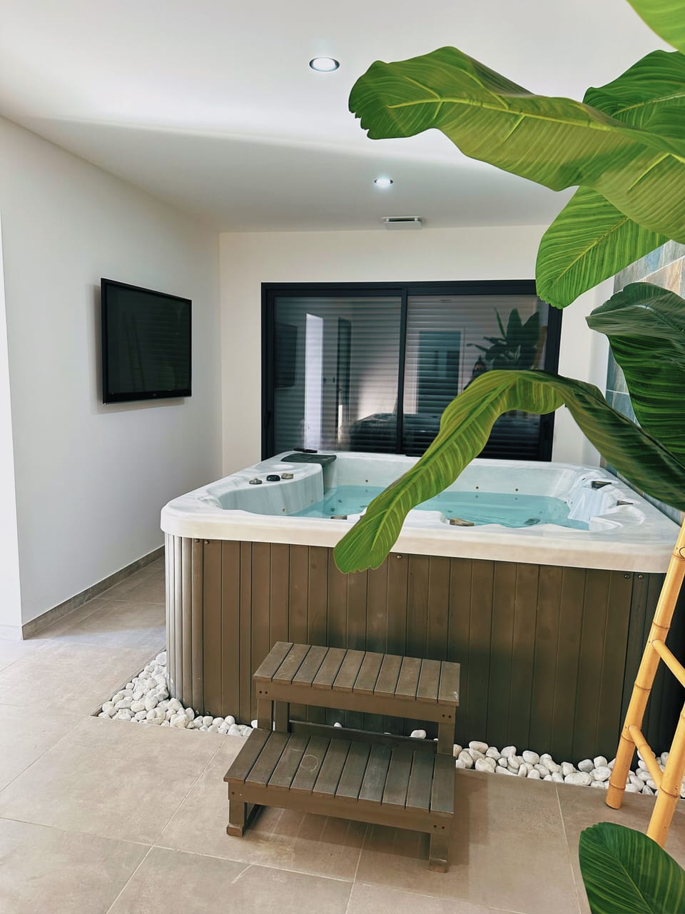 Indoor spa tub