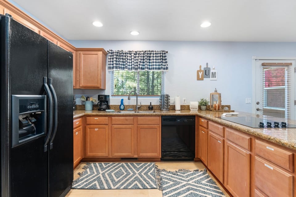 Fully stocked kitchen to prepare a full meal or a quick snack before exploring. 