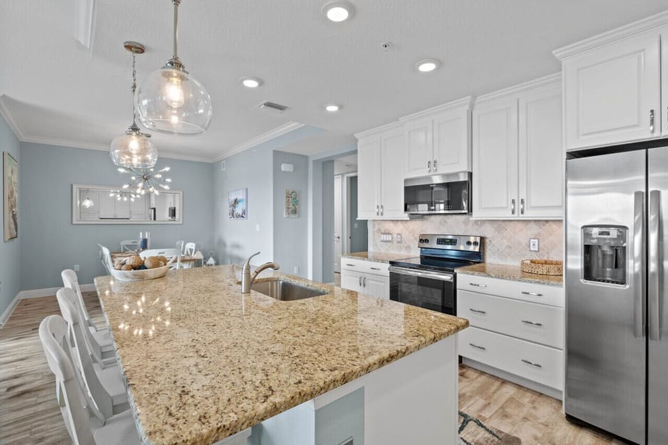 ​Fully stocked kitchen