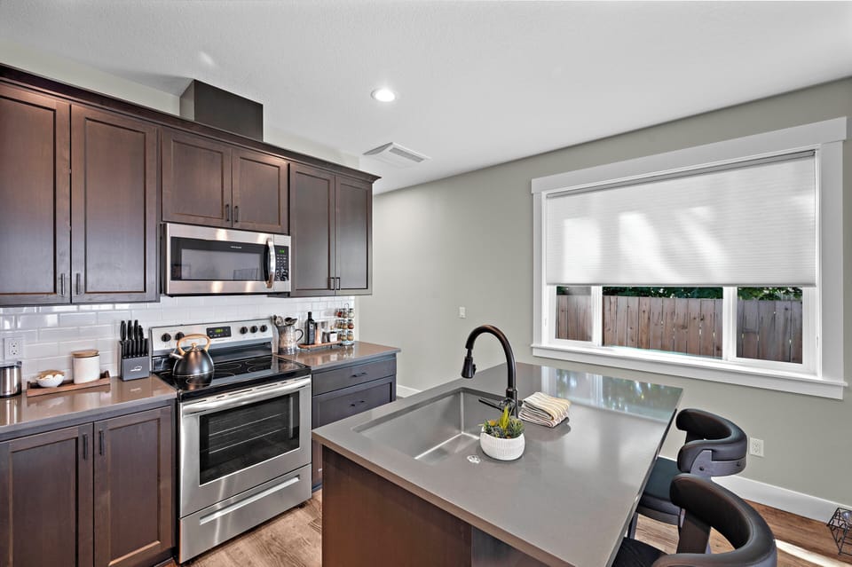 Kitchen Island - Seats 2