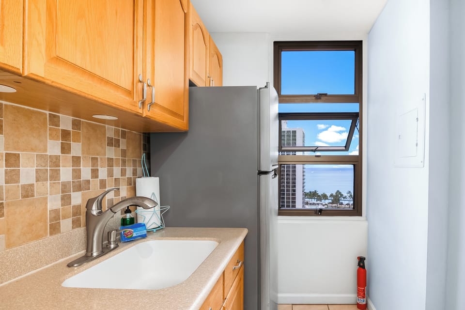 Fully equipped kitchen with full-size appliances.