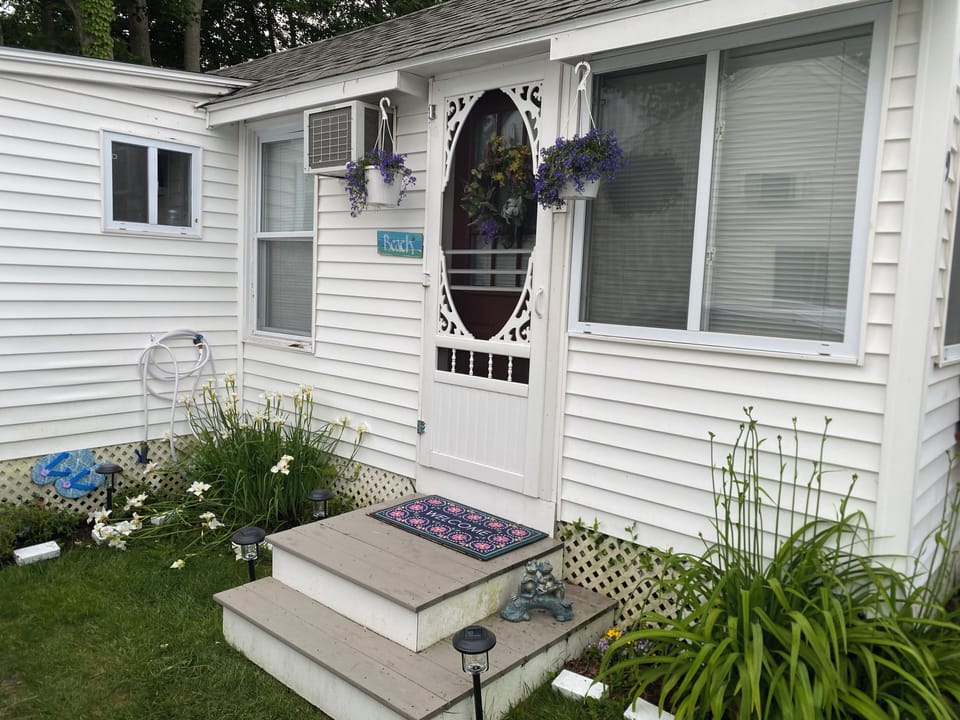 Landscaped private cabin