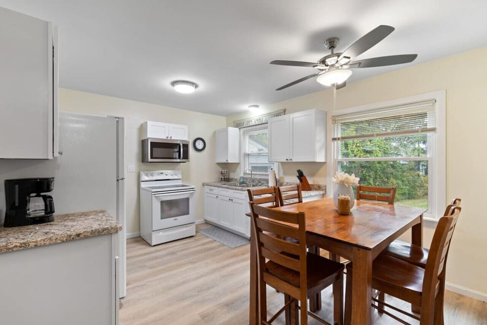 Kitchen and Dining room!