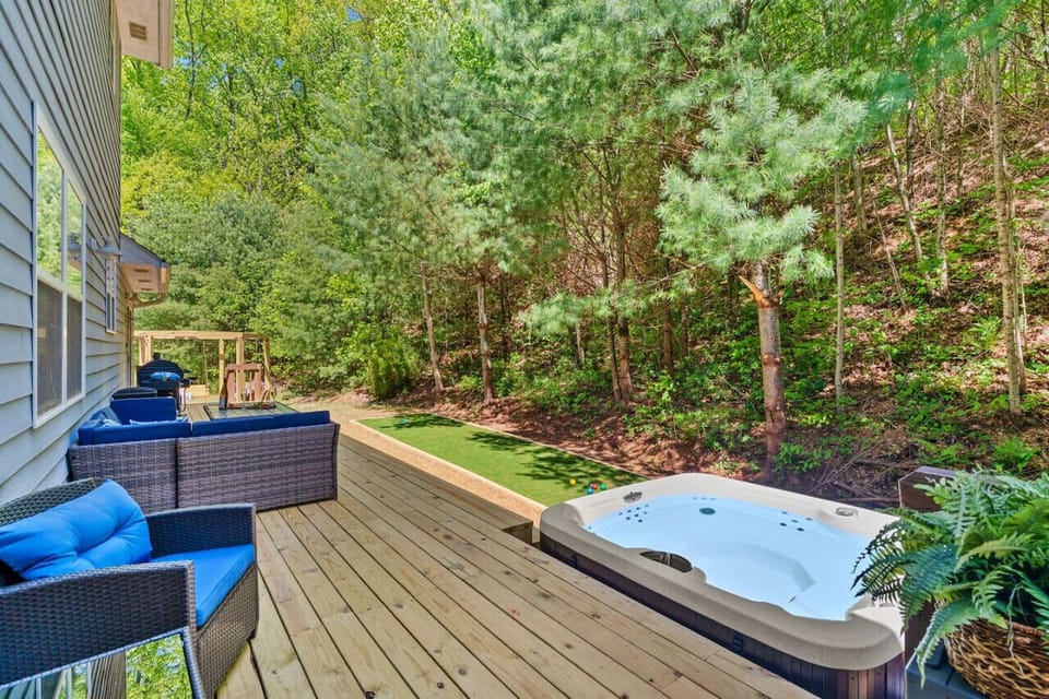 7 person hot tub off rear deck