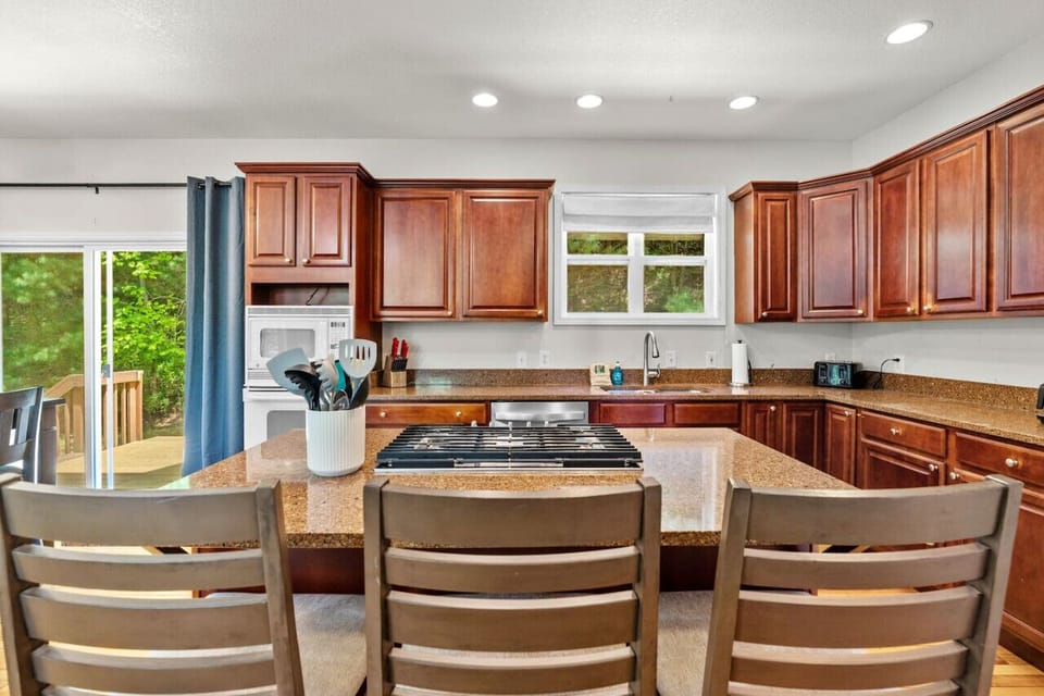 Kitchen with center island