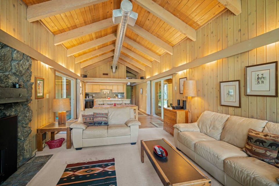 Spacious and light-filled, perfect for gathering with family and friends.