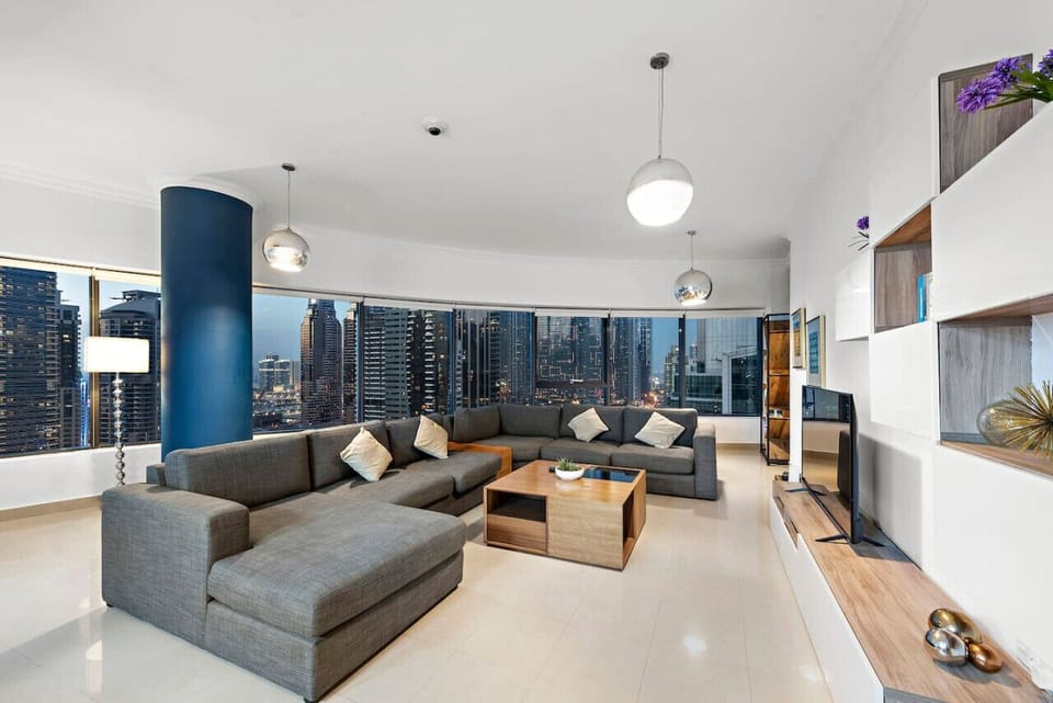 Living Room: Stunning skyline views enhance this chic, spacious lounge for ultimate relaxation!