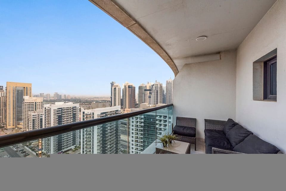 Balcony : Relax with stunning skyline views in your private urban retreat!