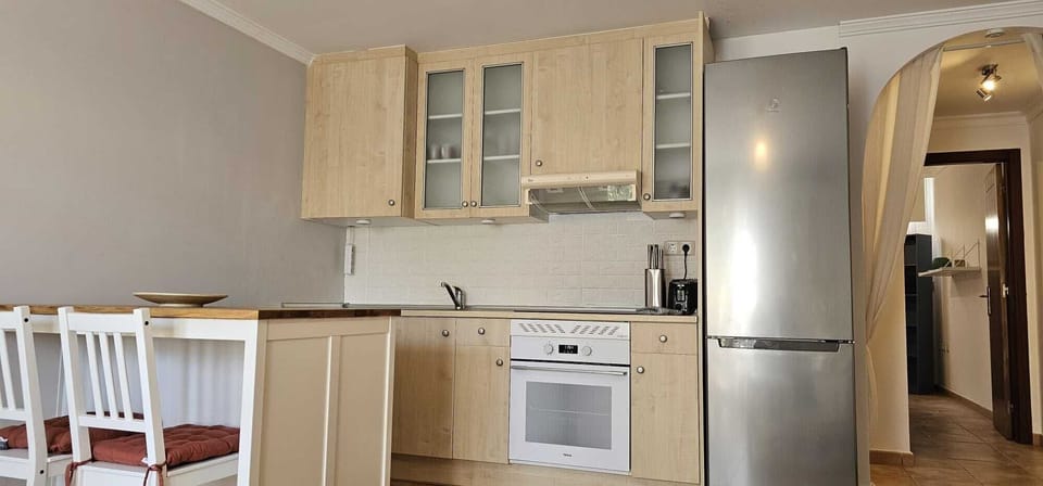 Kitchen, complete with dishwasher