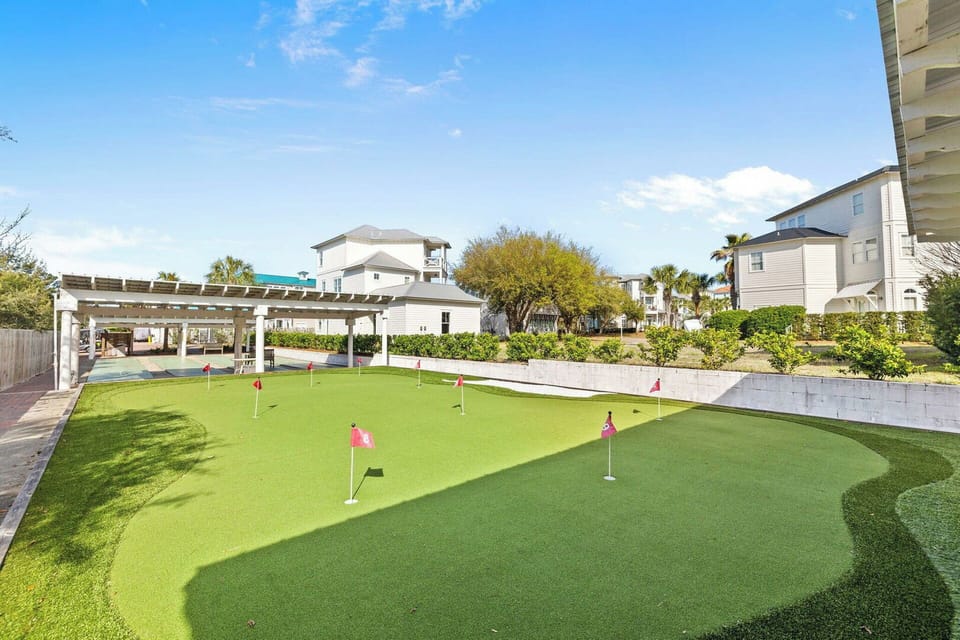 Village-of-Blue-Mountain-Beach-Putting-Green