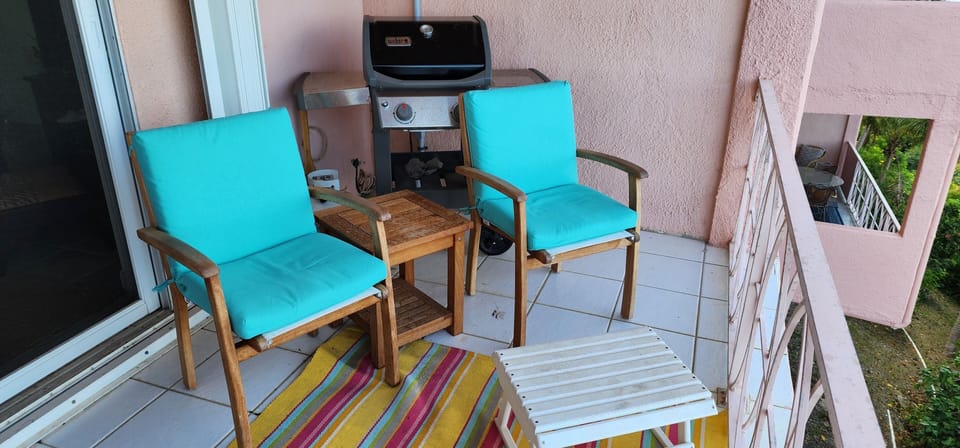 BBQ grill and 2 more chairs on deck

