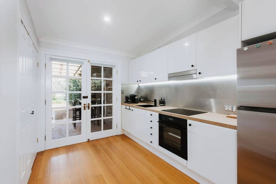 Kareela Cottage's kitchen comes well equipped to prepare meals at home with sleek appliances and cooking utensils.
