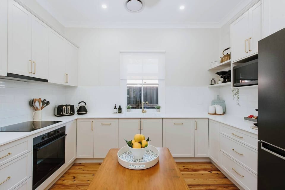Cook up fresh, local produce in the fully equipped kitchen, which includes a dishwasher for easy clean-up and complimentary coffee and tea. 
