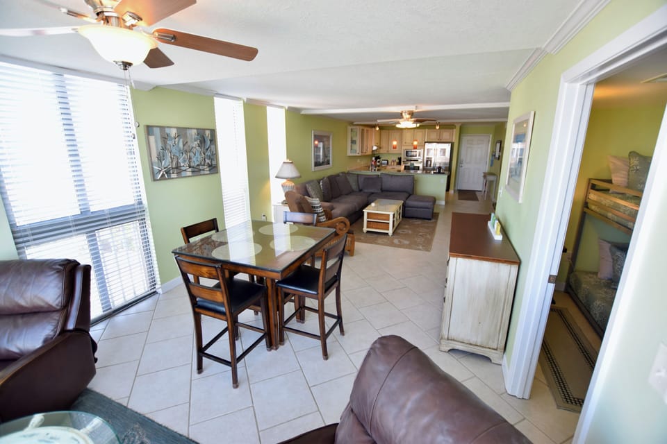Dolphin Point #601: Dining Area
