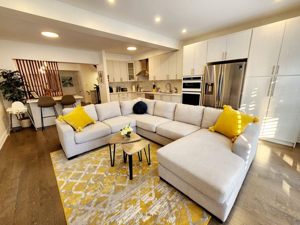 This 6-seater sectional was meant for cozy movie nights. 🍿