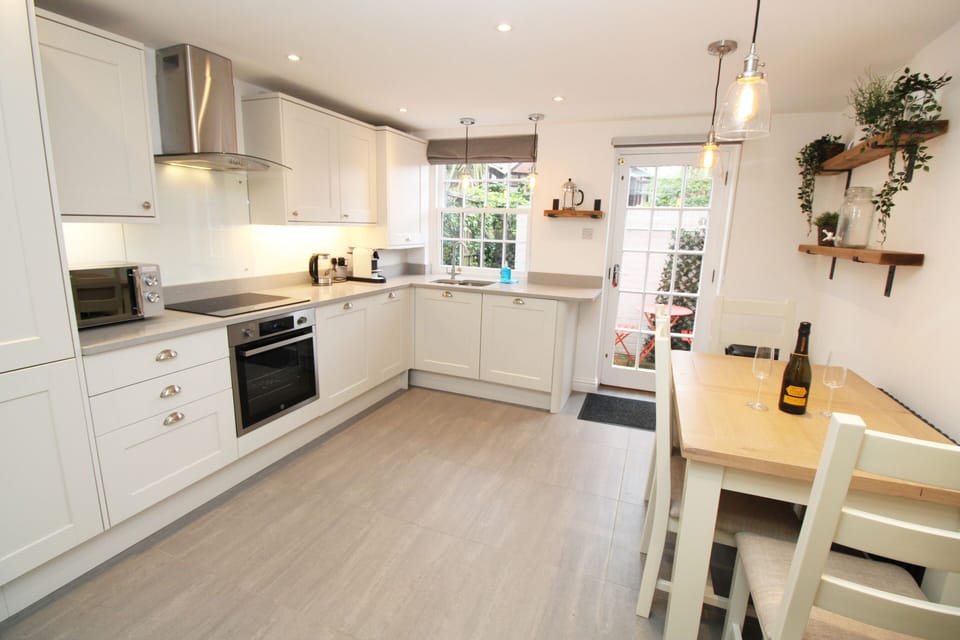 Kitchen with dishwasher, oven, microwave and coffee machine