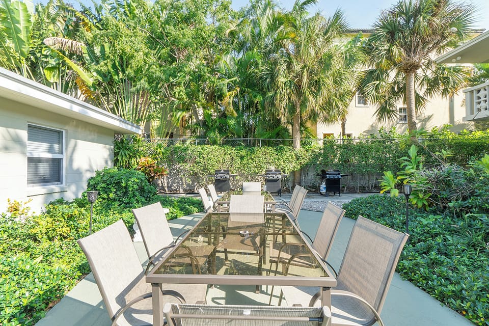 Gas BBQ area off the pool
