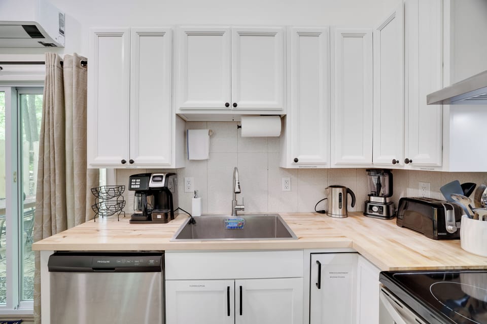 Full kitchen