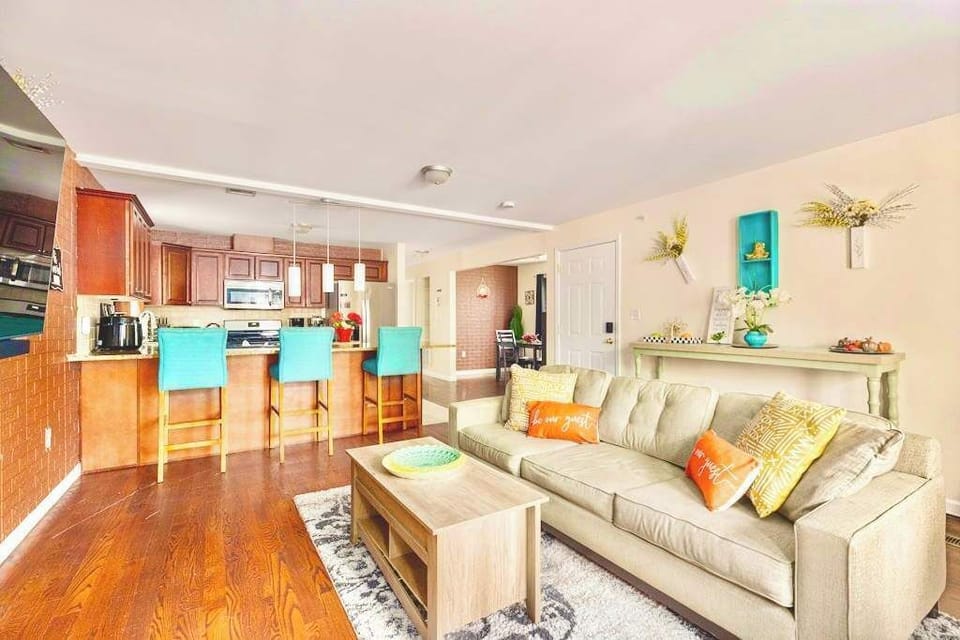 living room in Newark Ruby and accessible when booking Newark Gem 