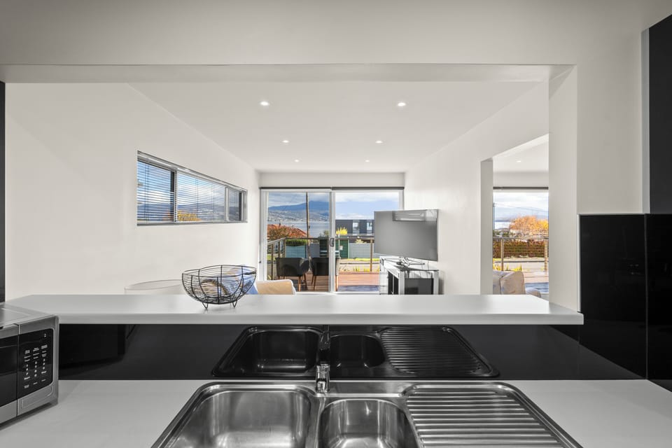 62 TRANMERE RD HOWRAH AIRBNB RETREATS TASMANIA MAY 2024 PRINT-20