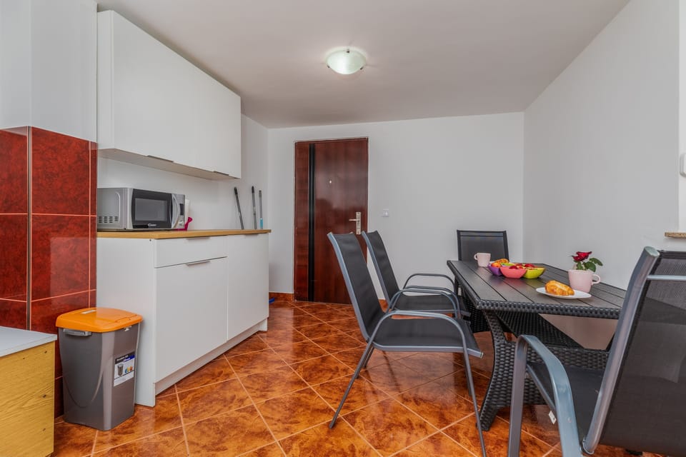 Dining room 2
