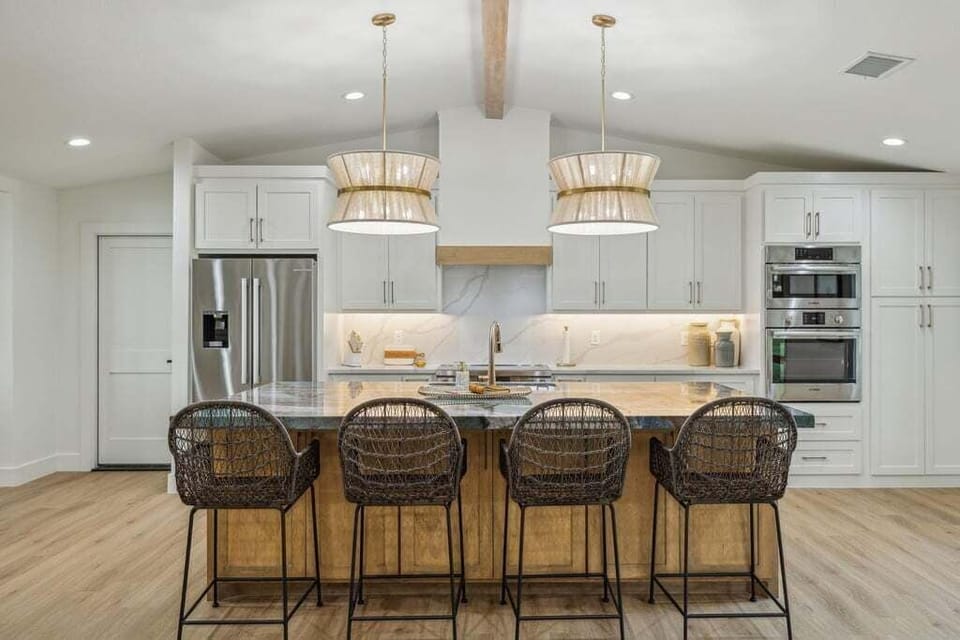 Fully stocked kitchen to host large groups.