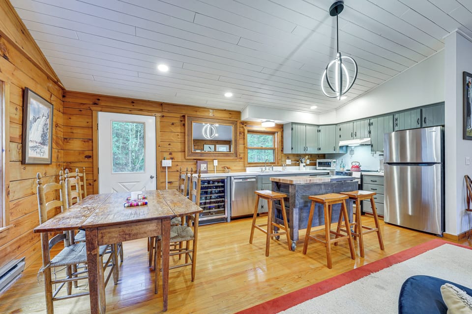 Dining Area | Dishware & Flatware Provided | Top Floor