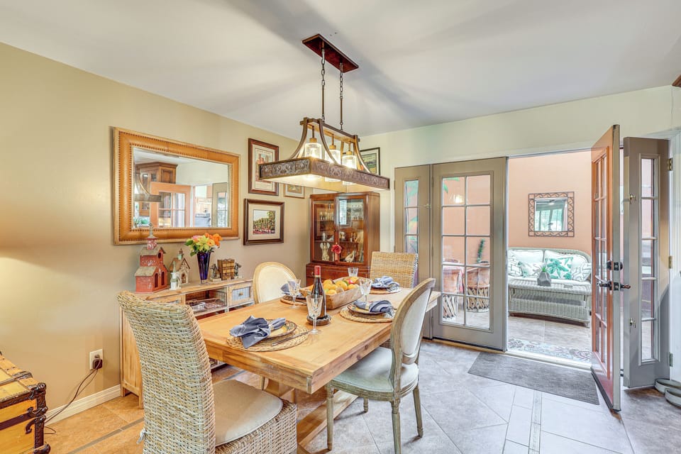 Dining Table | Dishware & Flatware