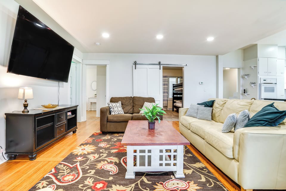 Living Room | Single-Story Home | Central A/C & Heating