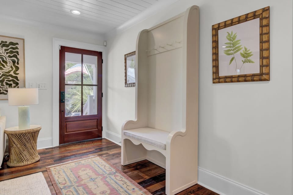 Hanging area for added convenience.